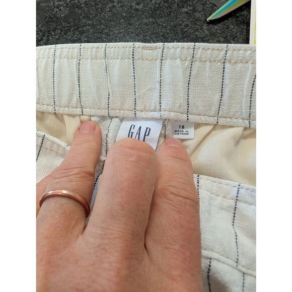GAP High Rise Pleated linen blend shorts women's 18 white striped modest coastal - Picture 4 of 6